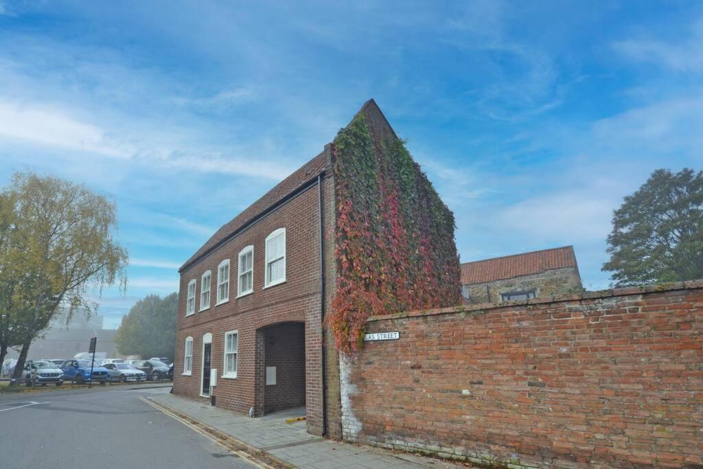 St Nicholas Corner - A New Unique Town Centre Home Кингс-Линн Экстерьер фото